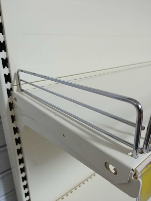 Ограничител за метален рафт /хромиран/ с дължина 1,00м