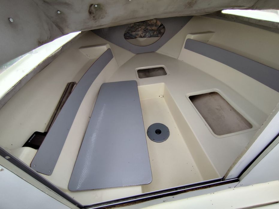 Barcă  Ultramar 5,7/2.36/culoarea originală/Peridoc 1400 kg