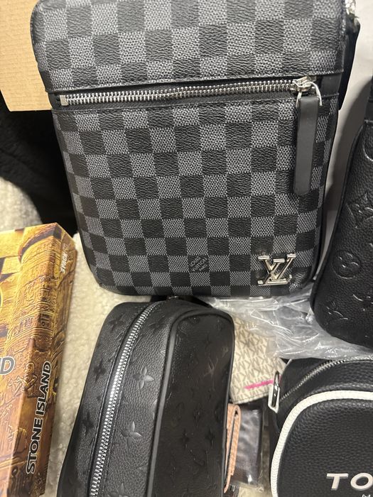 Кожен партфеил и чанти ( клъчове) на GUCCI  и Goyard
