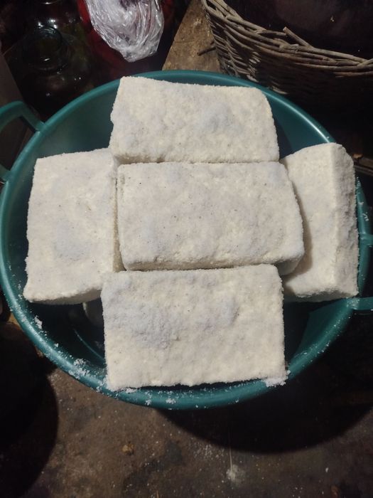 Brânză de vaca făcută în gospodărie proprie