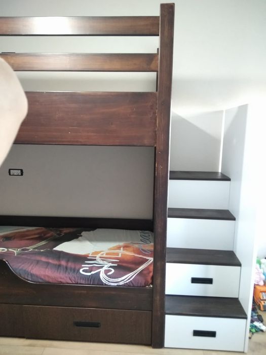 Pat etajat cu sertare din lemn