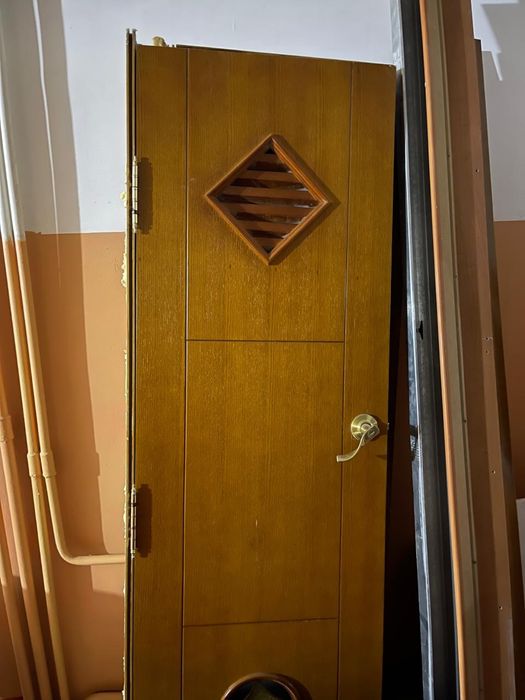 Продам Двери для туалета и ванной