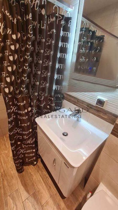 Продава се Тристаен апартамент в Пловдив, Кючук Париж - 104 кв.м за 1737 €/кв.м - Снимка #3