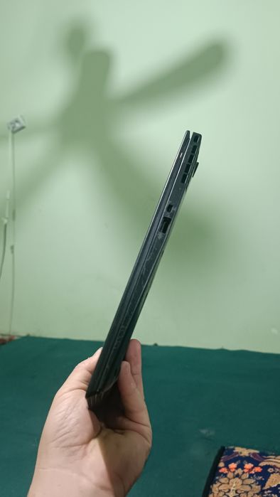 Srochna lenovo thinkpad 8/256 notebook kelishiladi