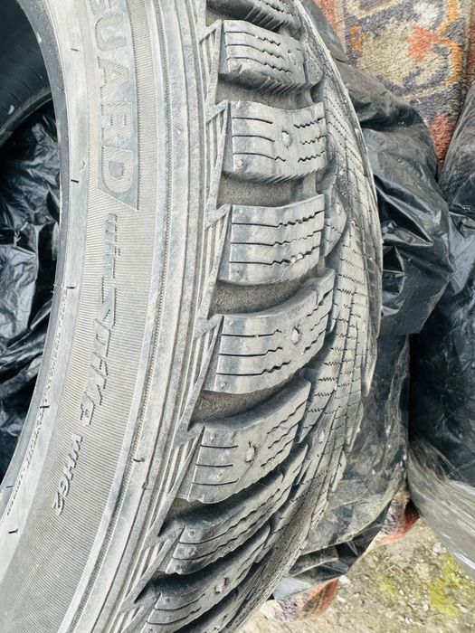 Продам резину зима протектор отличный