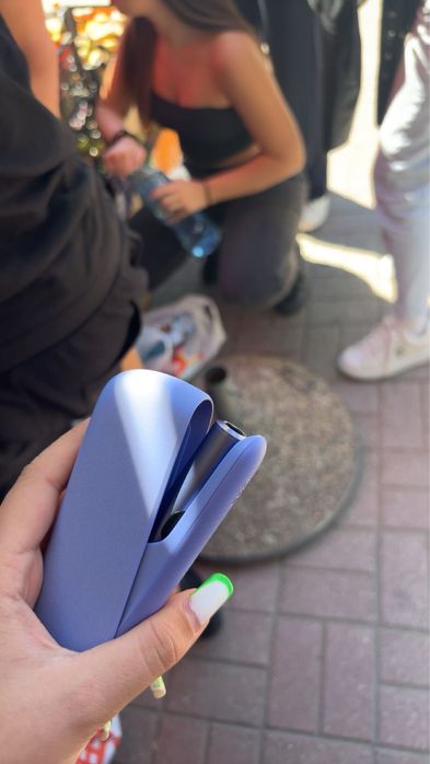 Vand iqos iluma cu ecran
