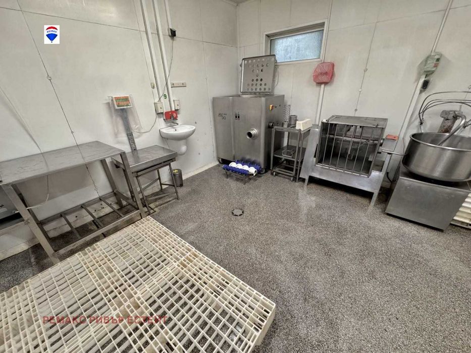 Продава се Промишлена сграда в Русе, Родина 1 - 346 кв.м за 1642 €/кв.м - Снимка #2