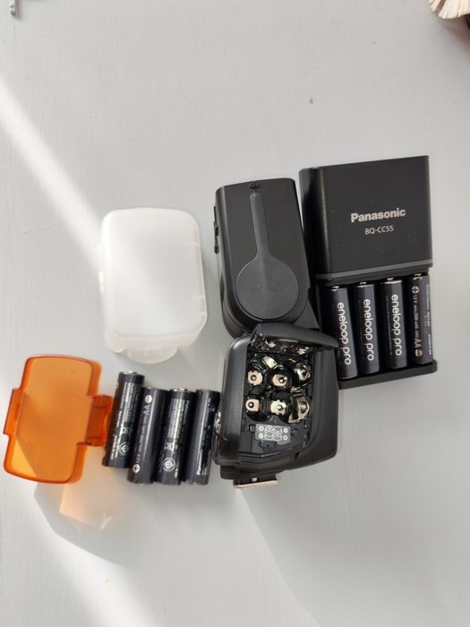 Pachet  kit -Bliț Canon 430EX III-RT+8 Acumulatori Eneloop + Încărcător!