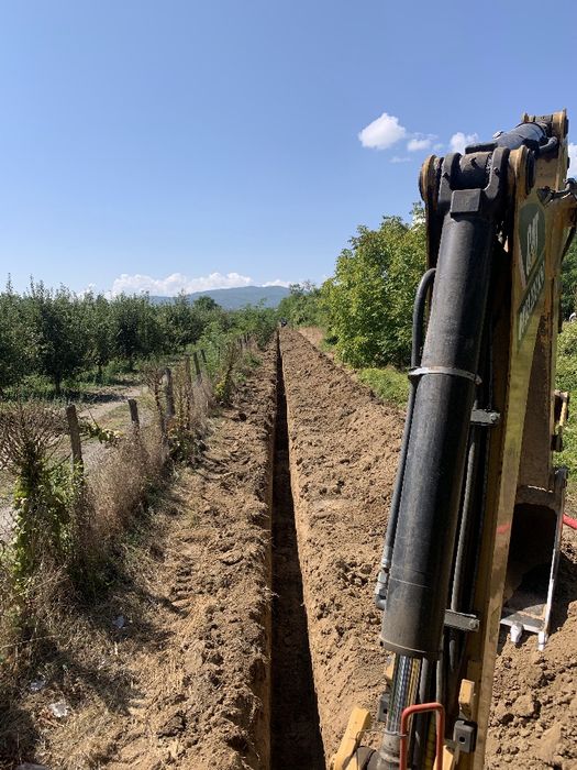 Услуги с комбиниран багер и самосвал Казанлък