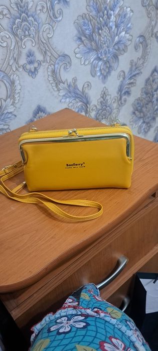 Продам женскую сумочку
