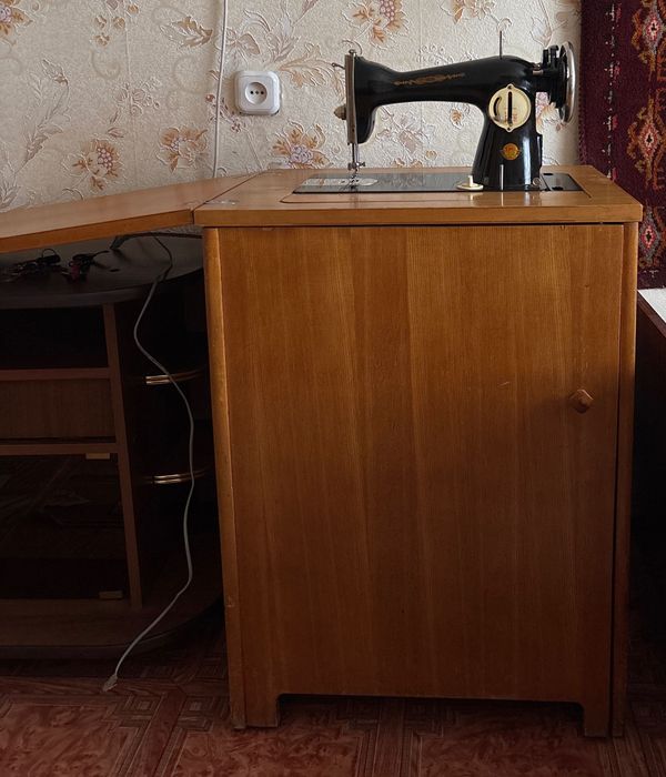 Продам швейную машинку ПМЗ