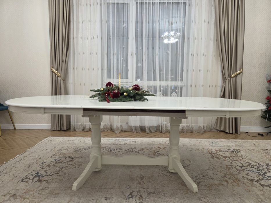 Стол для гостинной и кухни