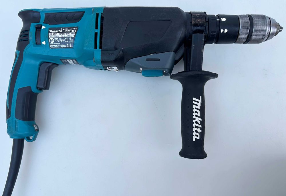 Makita HR2611FT - Перфоратор 800W 2.4J със сменяем патронник!