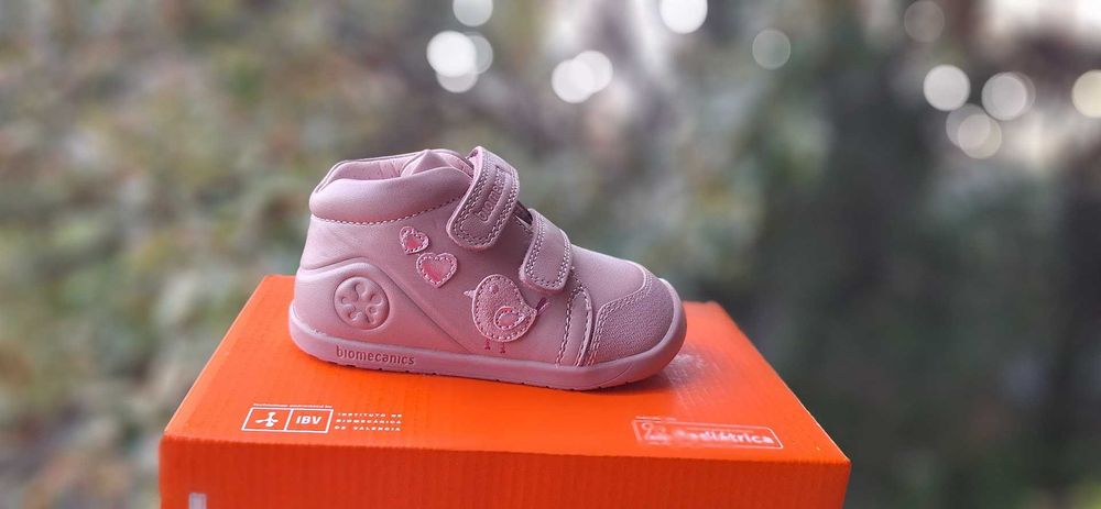 Чисто нови обувки/сникърси на Biomecanics - н. 22