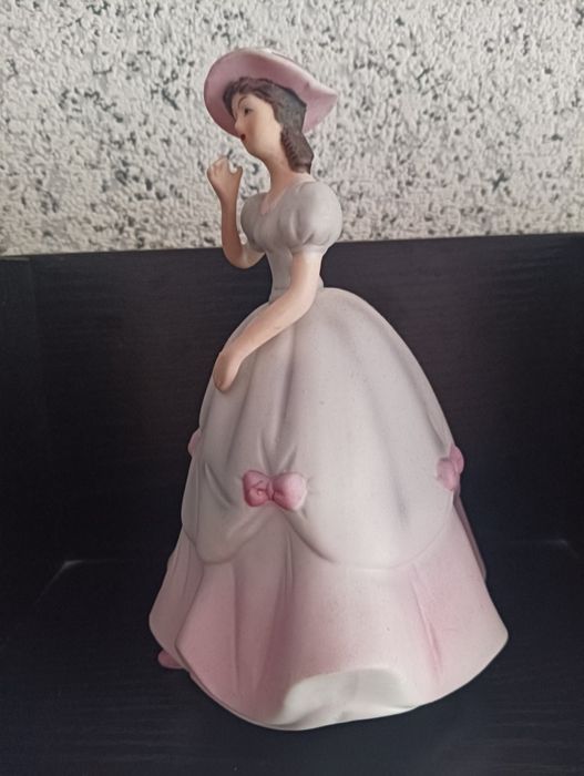 Кукла -фигурка в перфектно състояние