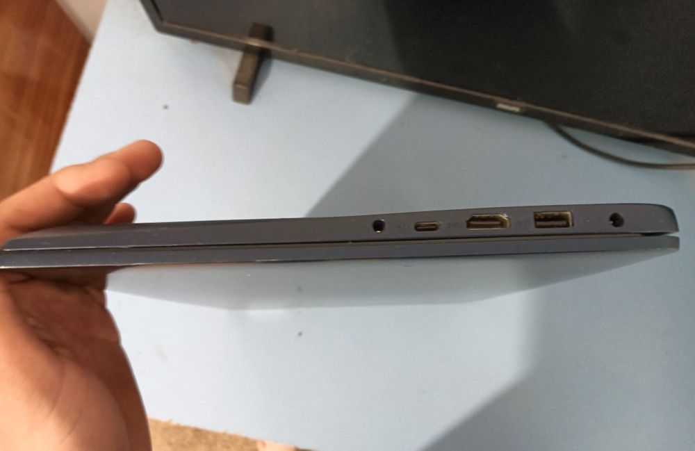 Vând Laptop Lenovo