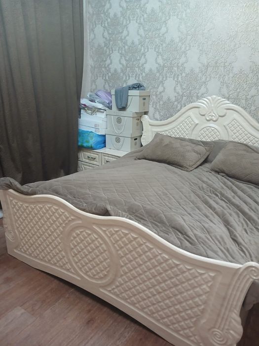 Продам спальный гарнитур