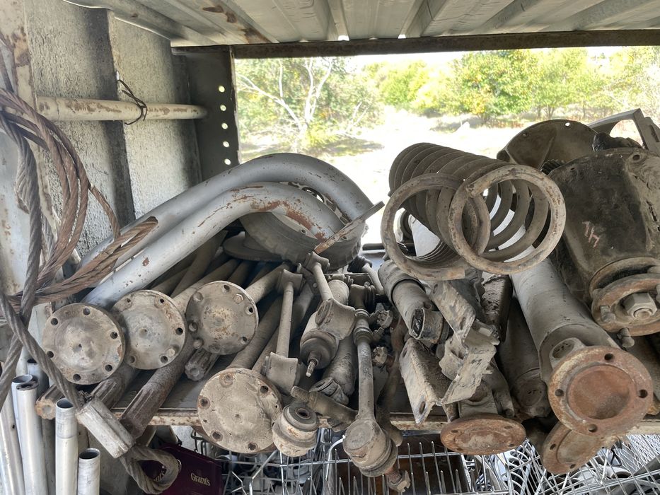 Задни мостове,диференциали,полуоски,кардани и пружини за лада