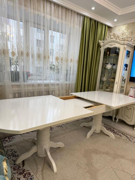 Стол со стульями