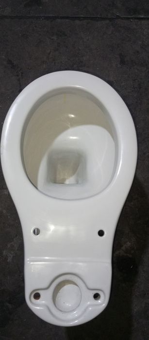 Продаëтся унитаз