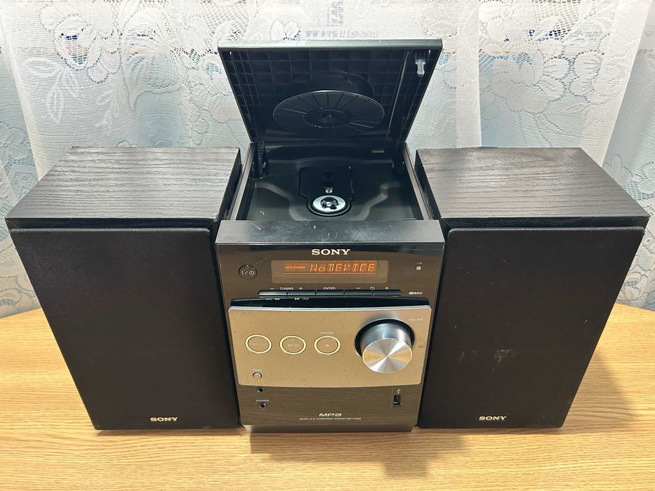 Mini-combina SONY cu USB si CD Mp3