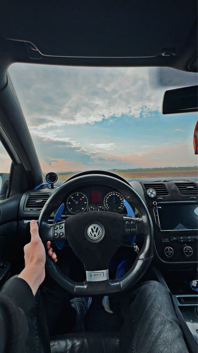 Se vinde golf 5 pentru dezmembrari.