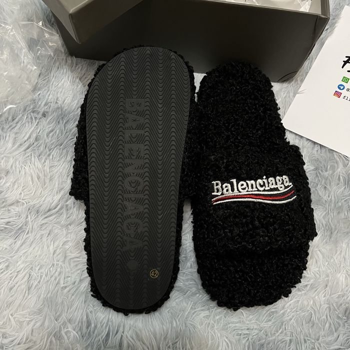 Balenciaga тапки новые