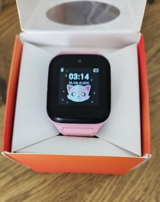 Ceas Smartwatch Copii TCL MOVETIME Family Watch MT40X (4G, GPS, Cameră, SOS) – Roz, Predare personală în Brașov sau cu plata în cont
