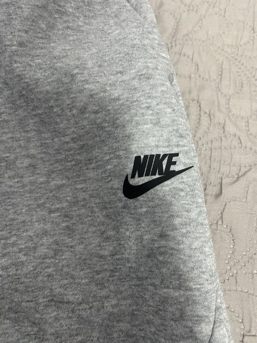 Pantaloni Nike Tech