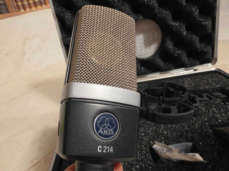 AKG C214 – microfon studio, aproape nou, folosit 4-5 ore
