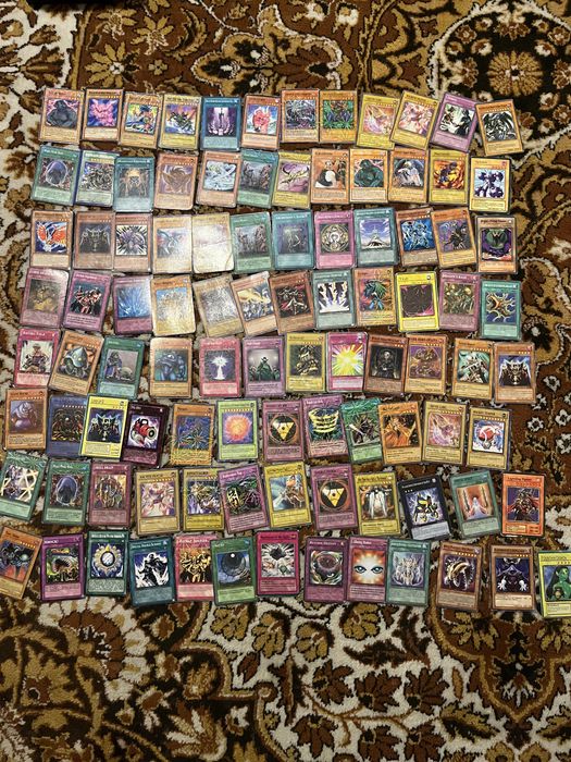 Yu-Gi-Oh  карти.
