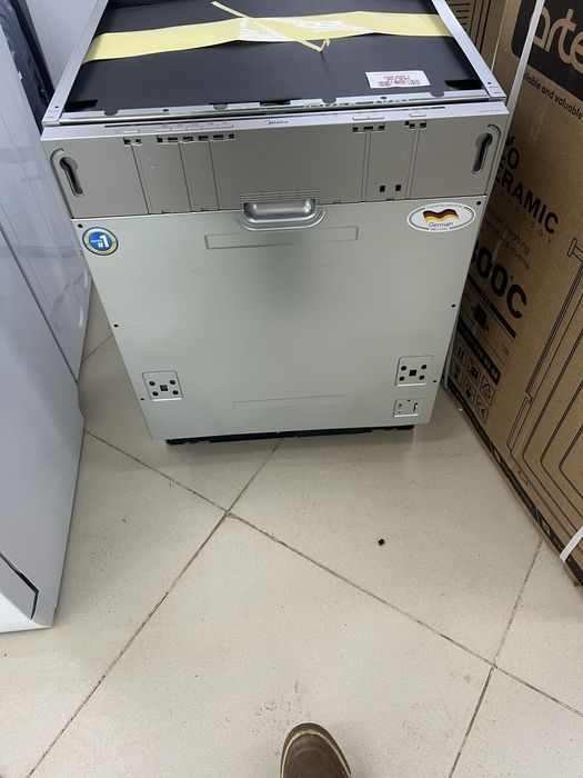 Продам посудомоичную  машину