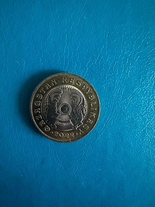 Монета 100 тг...