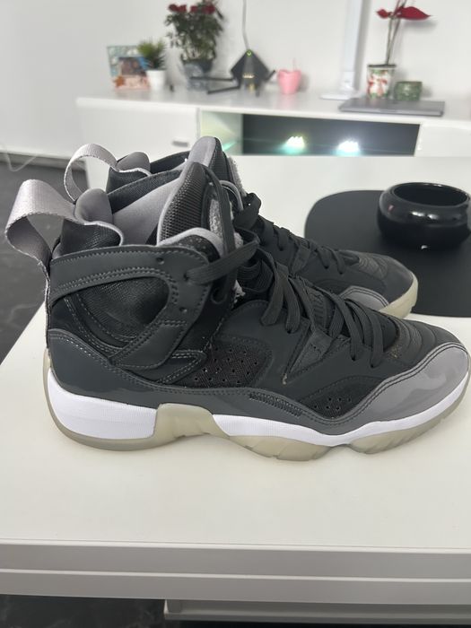 Air Jordan 8 Chrome (2015), mărimea 40 EU.