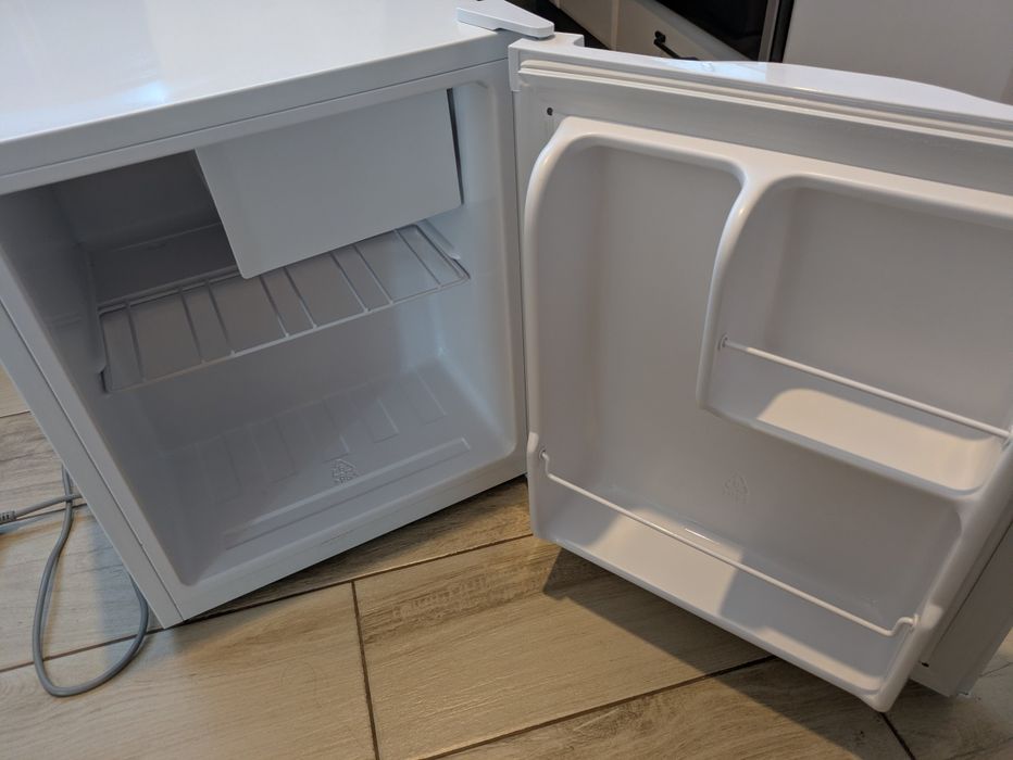 Mini frigider aptoape nou