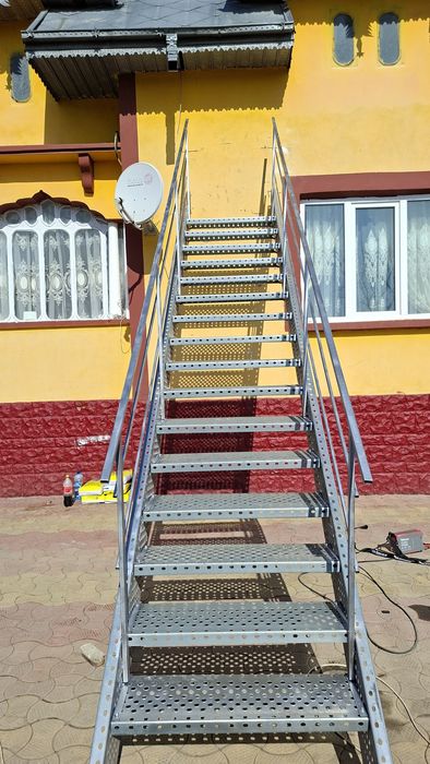 Vând scarii metalice zincate la preț bună