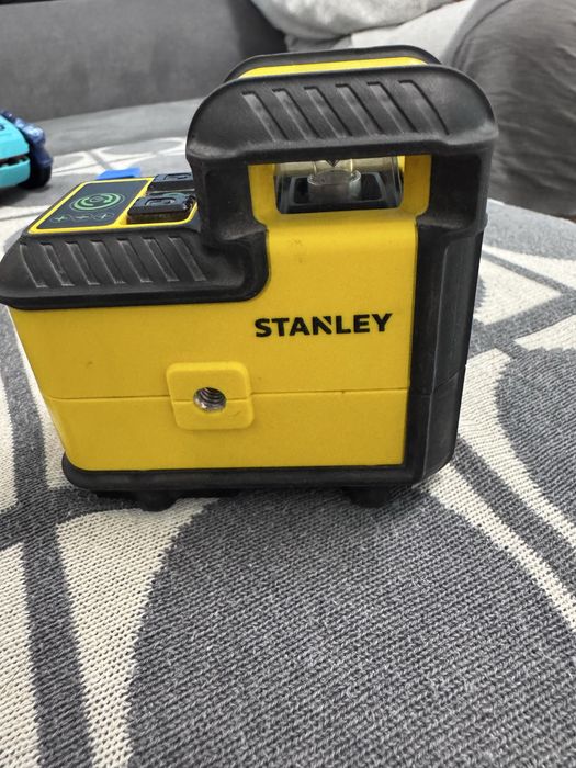 лазерен нивелир Stanley STHT77594-1