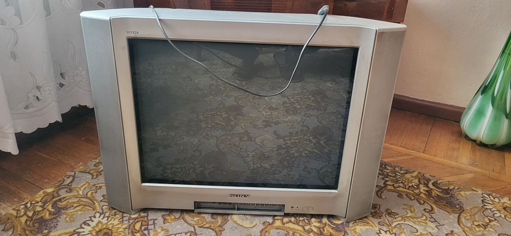 2 телевизора sony и goldstar