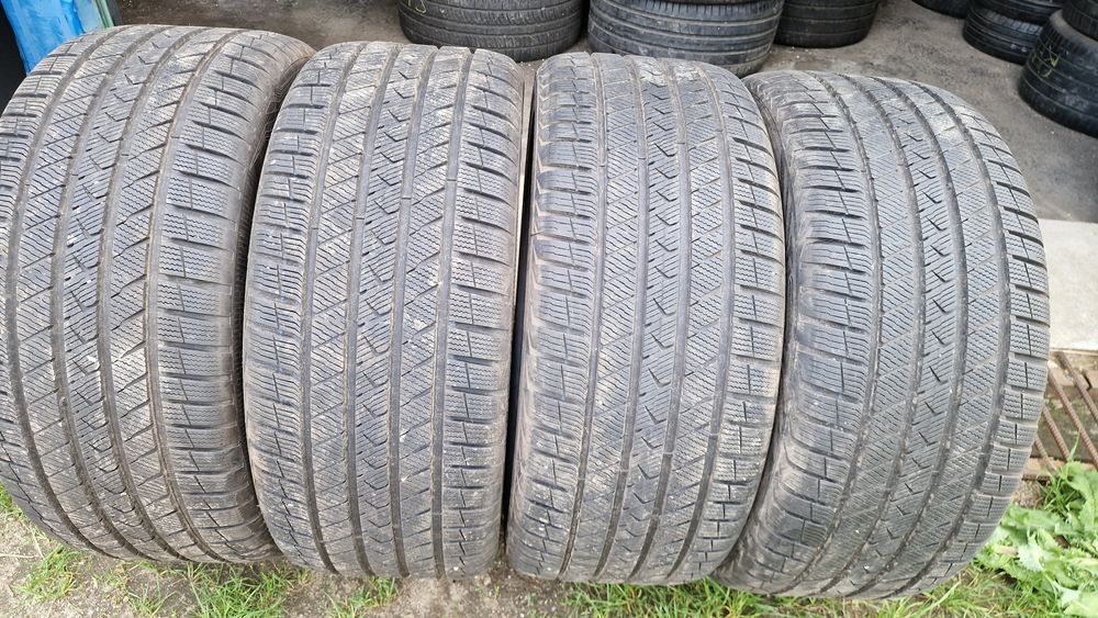 Anvelope 275/40R22 marca Vredestein, DOT 2025,All Season, noi