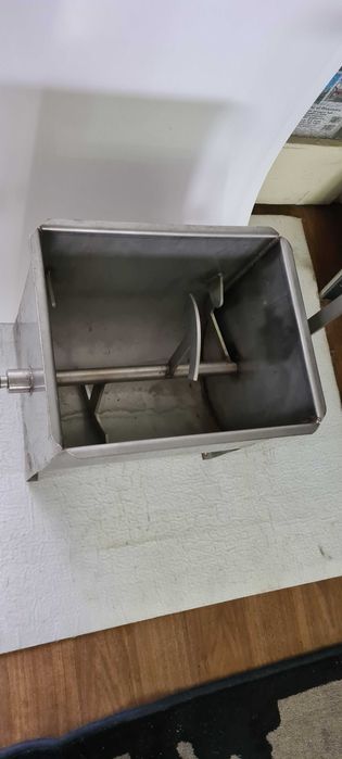 ръчна бъркалка за кайма