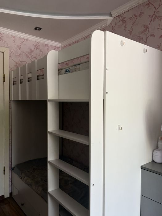 Продам двухъярусную кровать
