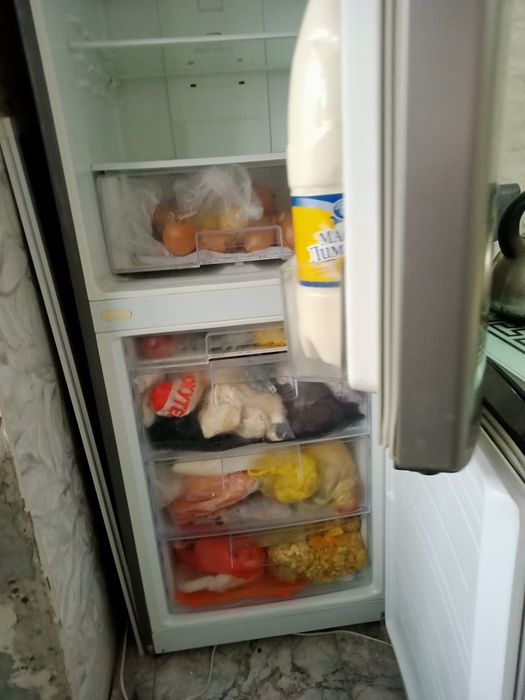 Холодильник LG Серого цвета