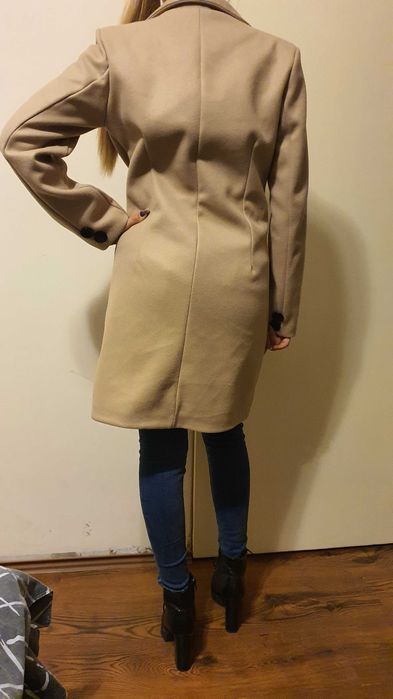 Дамско бежово палто, чисто ново