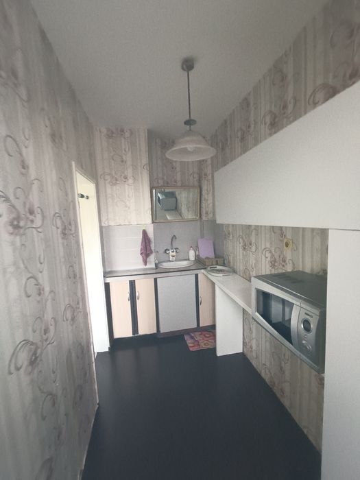 Частно лице отдава под наем 2+кухня