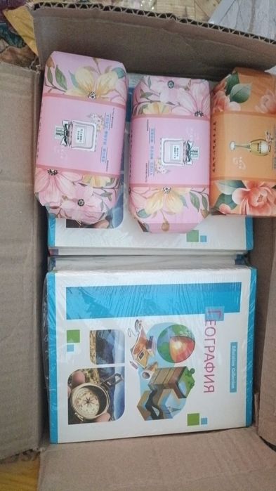 Школьный сумки, тетрады.