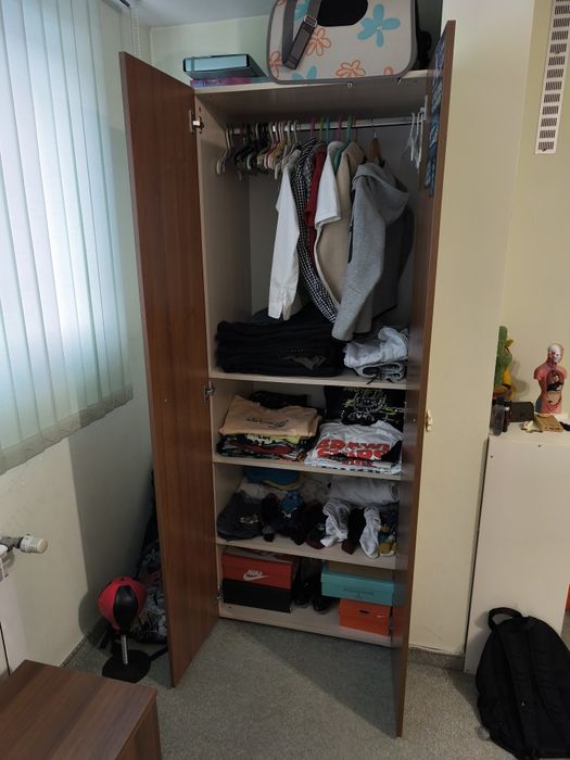 Скрин, шкафче и гардероб.