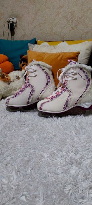 Продам коньки женские