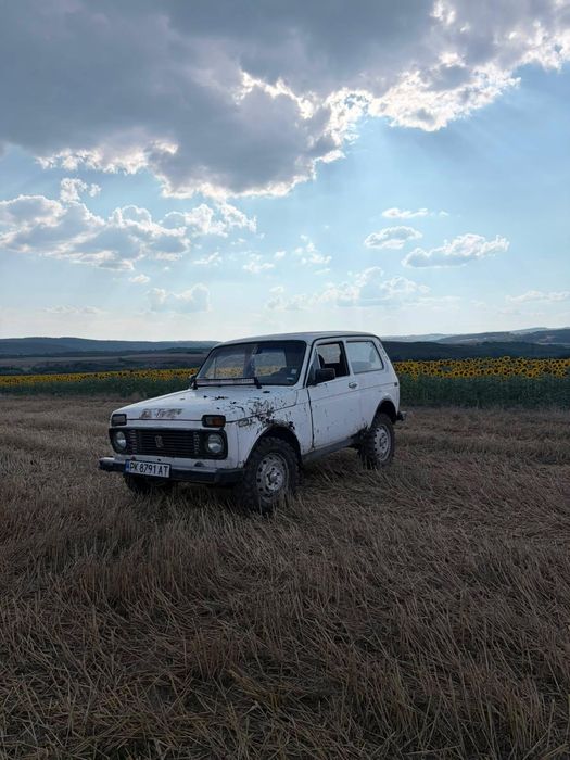 Продавам лада нива цяла или на части