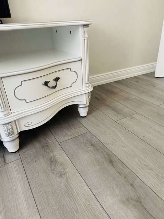 Тумба под телевизор белая