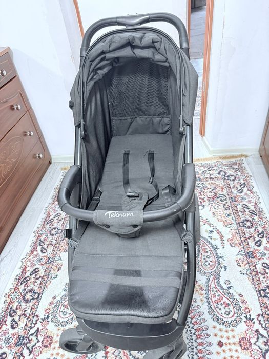 Коляска Teknum  чёрного цвета